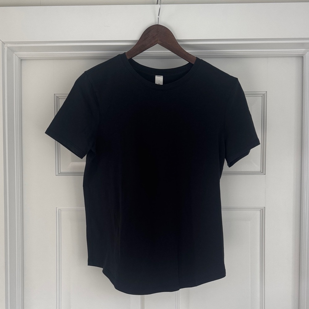 Lululemon women’s love crew neck tee